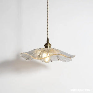 PetalLume | Lampa sufitowa – Kwiatowy szklany design z ciepłym blaskiem LED Lumiera