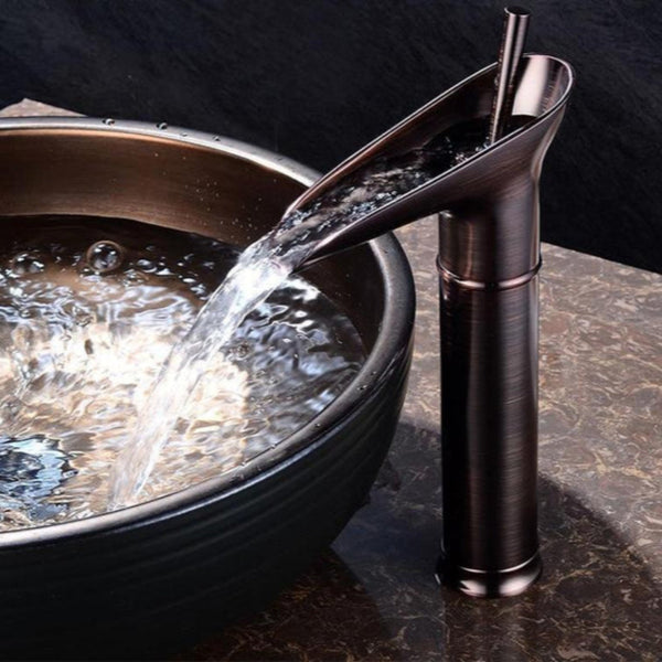 PureFalls | Kran Wodospadowy – Luksusowy Spokój w Twojej Łazience Lumiera