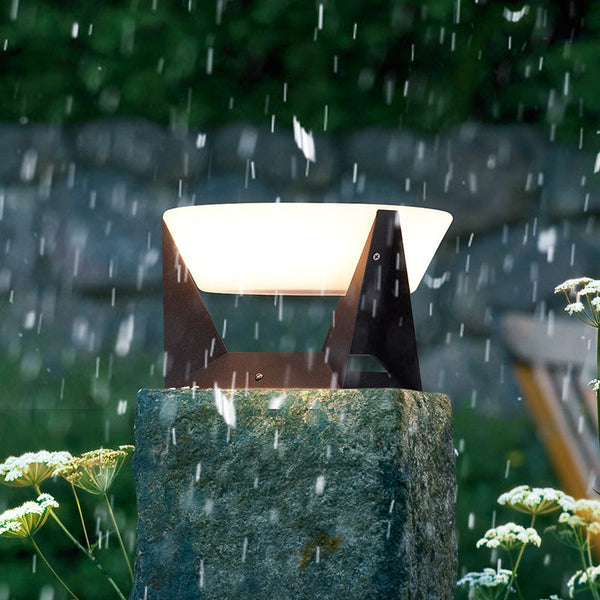 SolarPeak | Lampa solarna – Wydajne ładowanie i jasne oświetlenie Lumiera